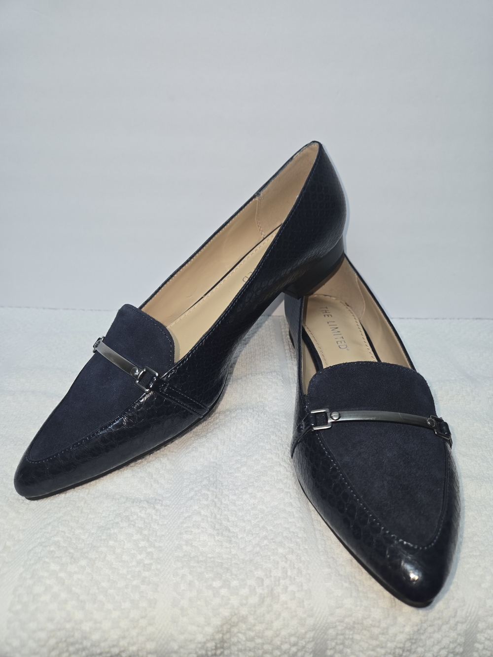 The Limited Qalita Black Leather Flats with Bit Accent - Size 7.5